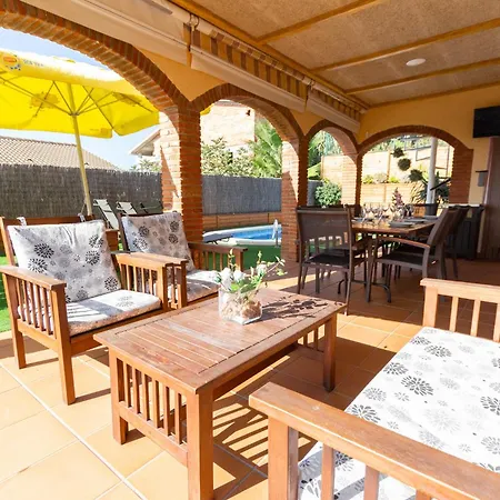 Catalunya Casas Cozy Town For 8 - No Car Necessary!