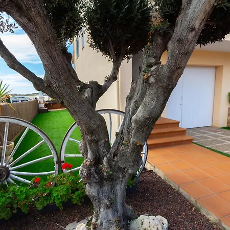Catalunya Casas Cozy Town For 8 - No Car Necessary! *