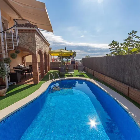 Catalunya Casas Cozy Town For 8 - No Car Necessary! Villa